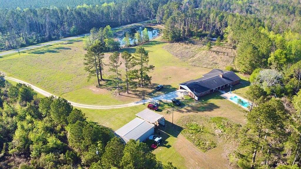 10 Acres of Recreational Land with Home for Sale in Hazlehurst, Georgia