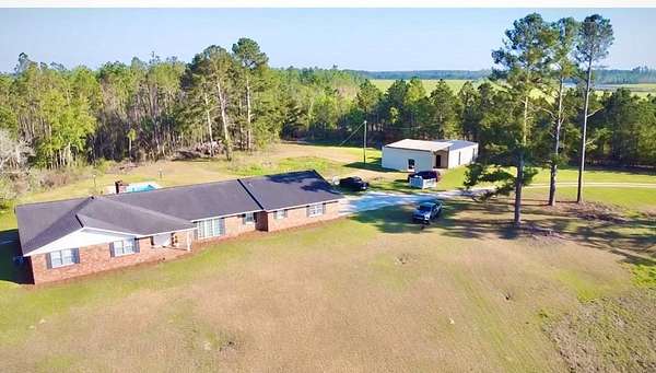 10 Acres of Recreational Land with Home for Sale in Hazlehurst, Georgia