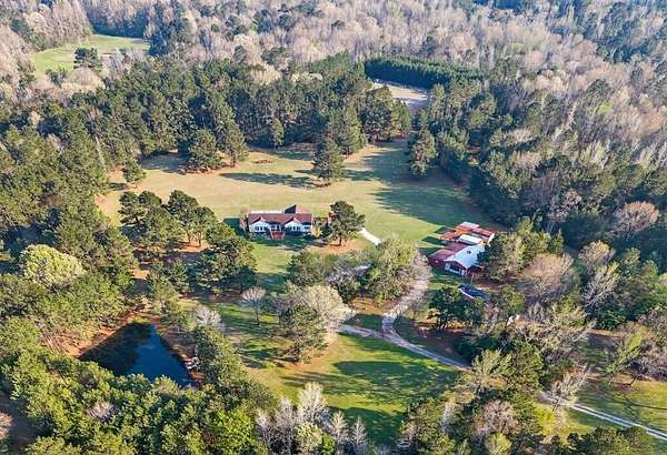 170 Acres of Recreational Land with Home for Sale in Nacogdoches, Texas