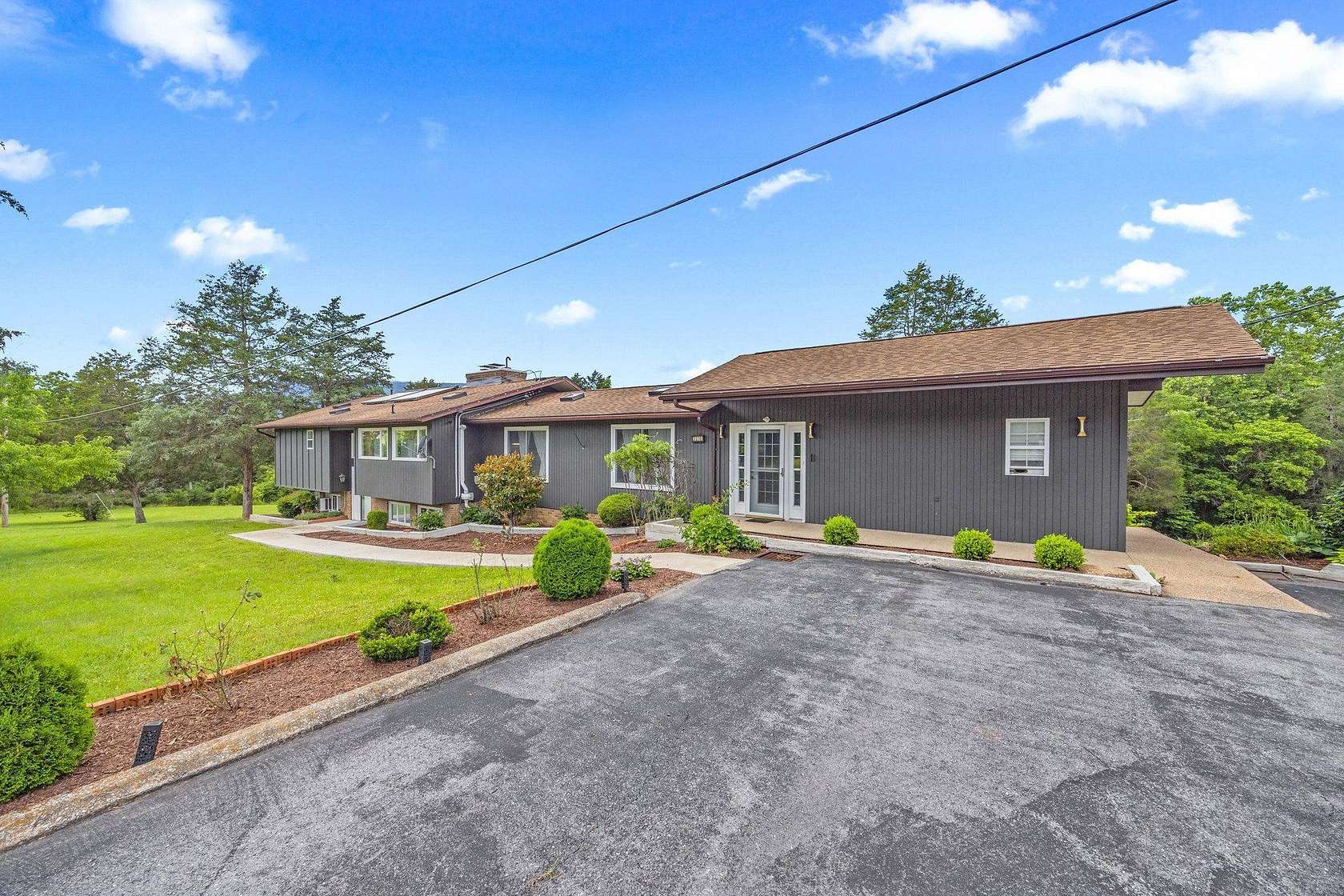 3.1 Acres of Improved Mixed-Use Land for Sale in Luray, Virginia