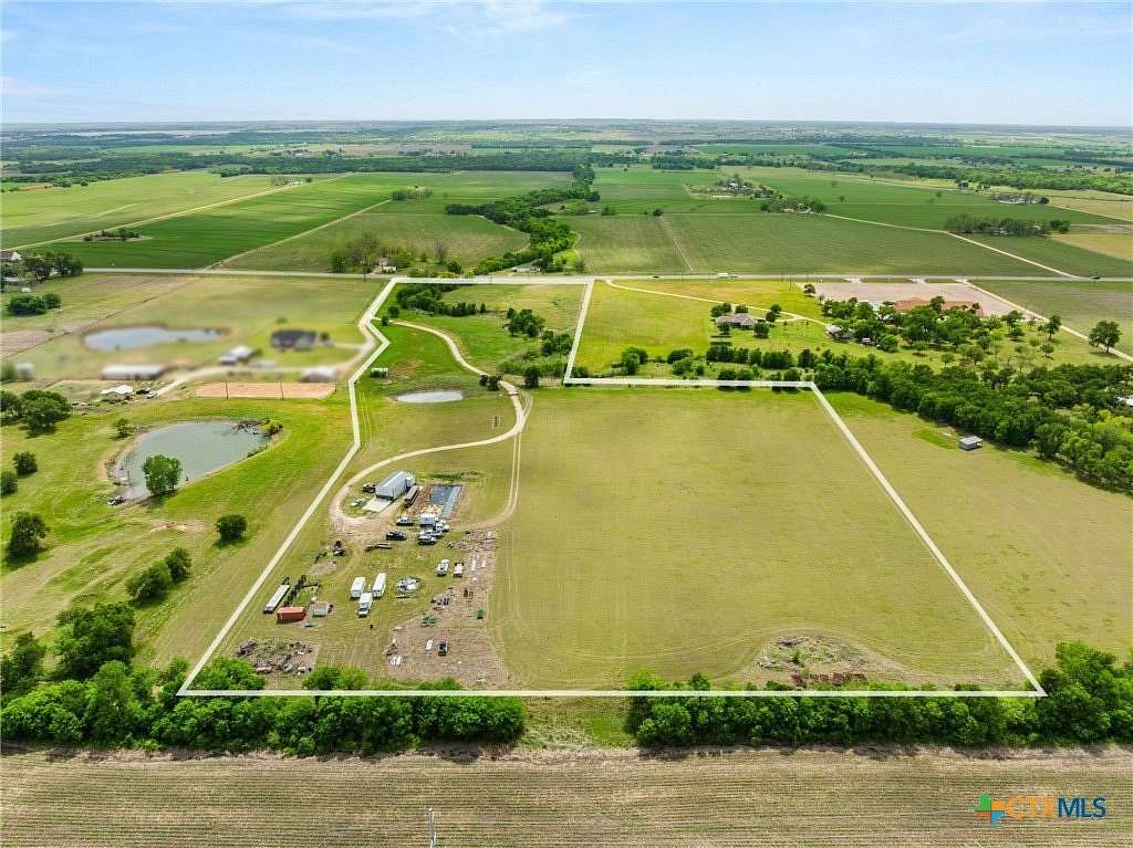 18.3 Acres of Land for Sale in Rogers, Texas