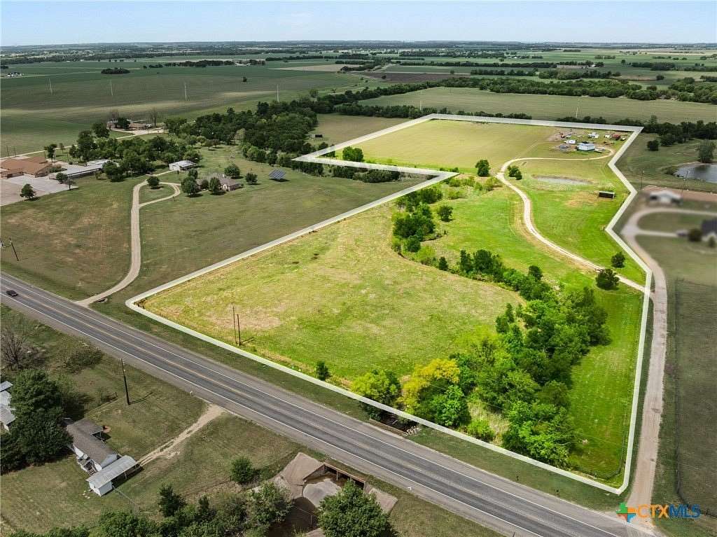 18.3 Acres of Land for Sale in Rogers, Texas