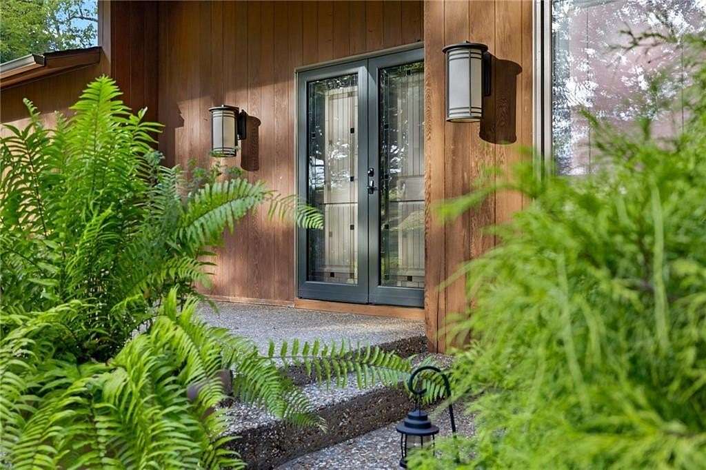 11 Acres of Land with Home for Sale in Harrison, Arkansas