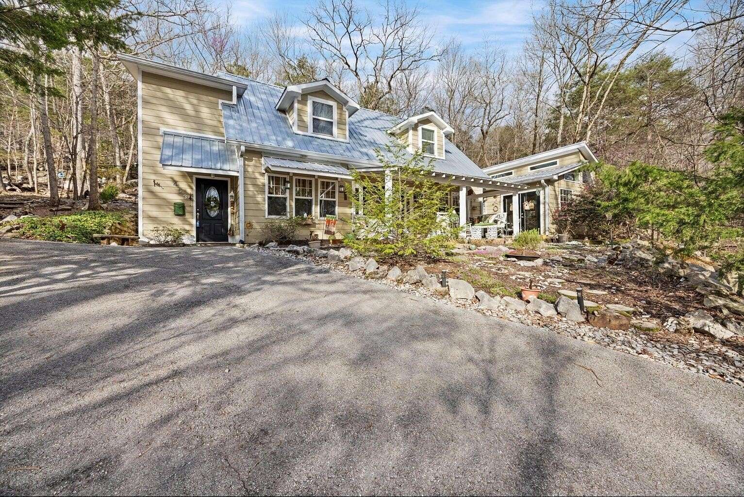 12 Acres of Land with Home for Sale in Rising Fawn, Georgia