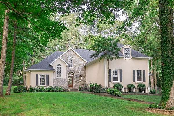 10 Acres of Recreational Land with Home for Auction in Rockfield, Kentucky