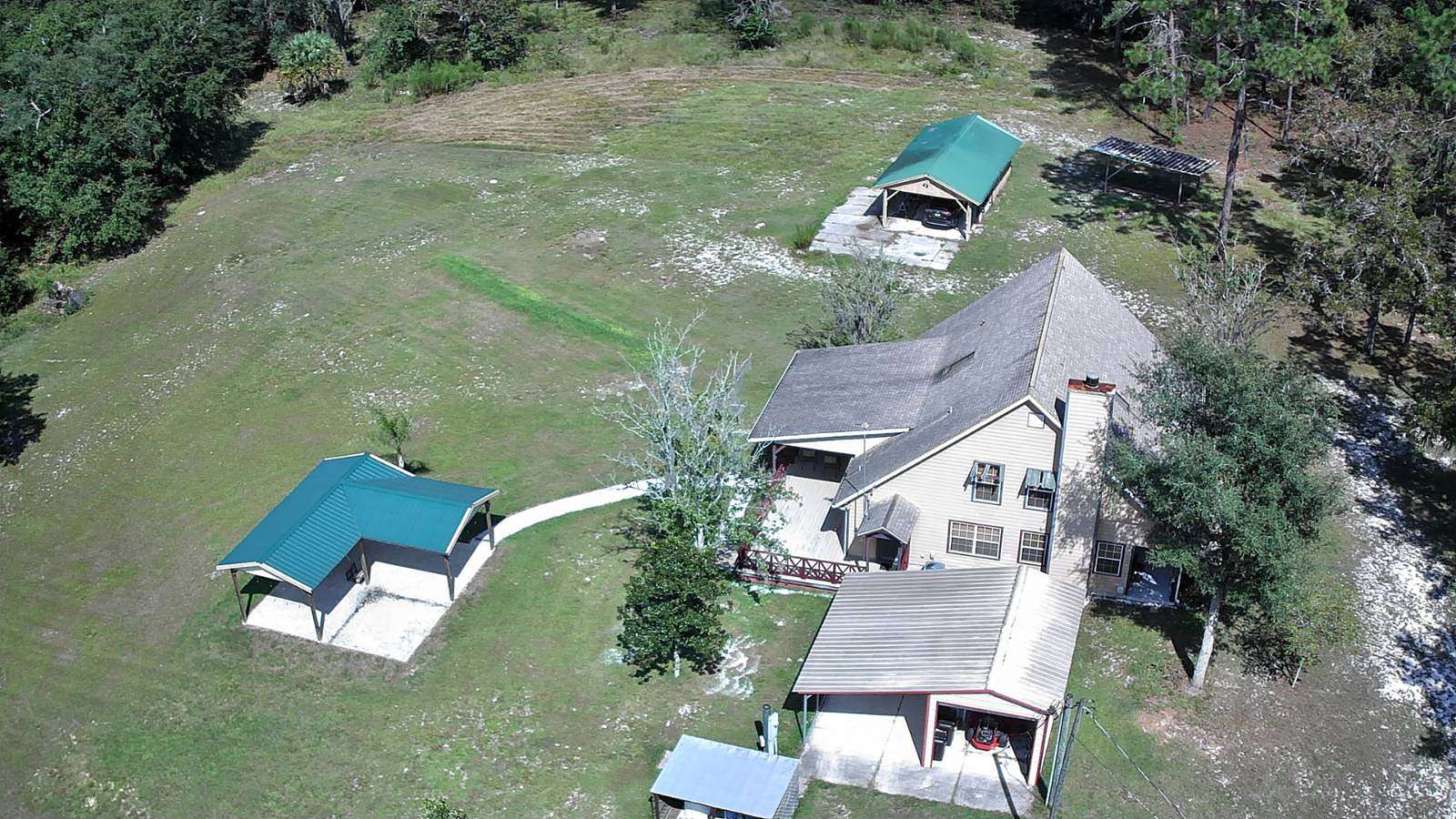 15.6 Acres of Land with Home for Sale in Palatka, Florida