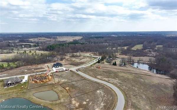 1 Acre of Residential Land for Sale in Oakland Charter Township, Michigan