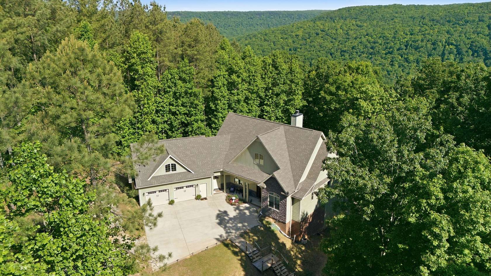 5.3 Acres of Land with Home for Sale in South Pittsburg, Tennessee