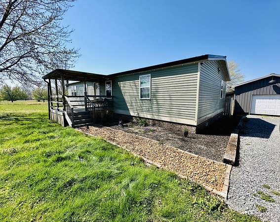 1.5 Acres of Land with Home for Sale in Fayetteville, Tennessee