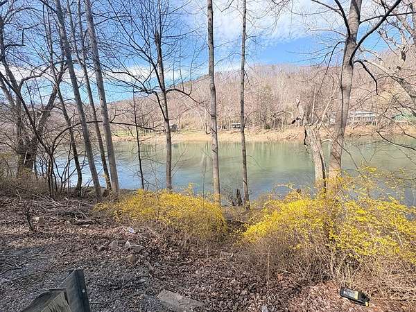 1 Acre of Residential Land for Sale in Hinton, West Virginia