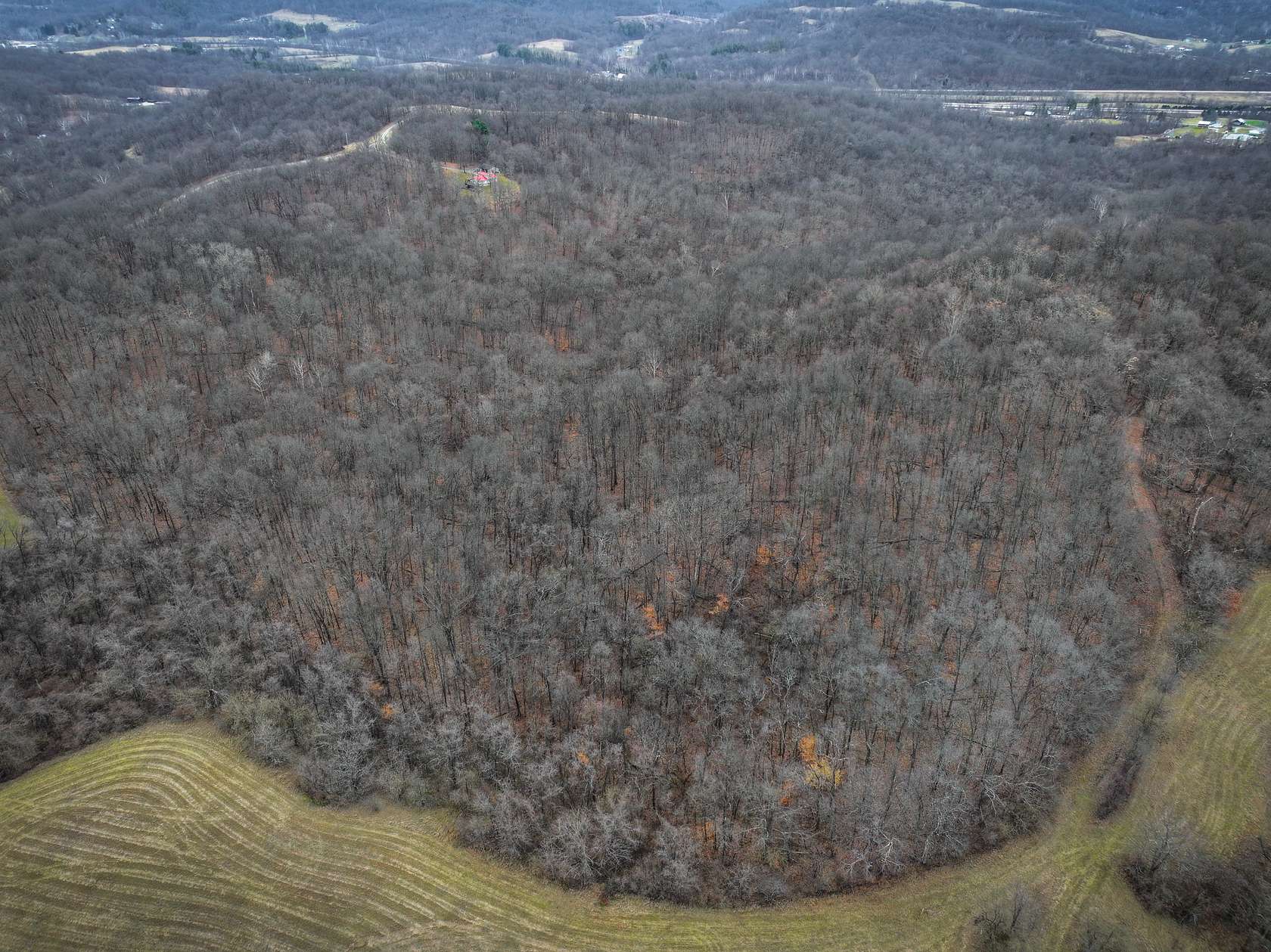 127 Acres of Land for Auction in Caldwell, Ohio