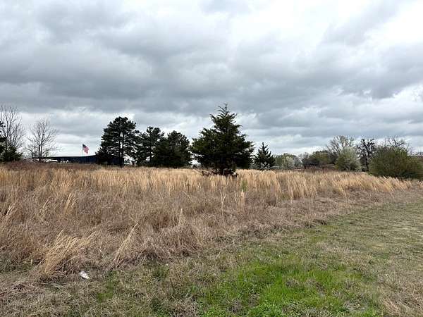 3.25 Acres of Mixed-Use Land for Sale in De Kalb, Texas