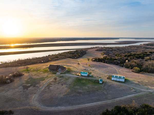 163 Acres of Land with Home for Sale in Newkirk, Oklahoma