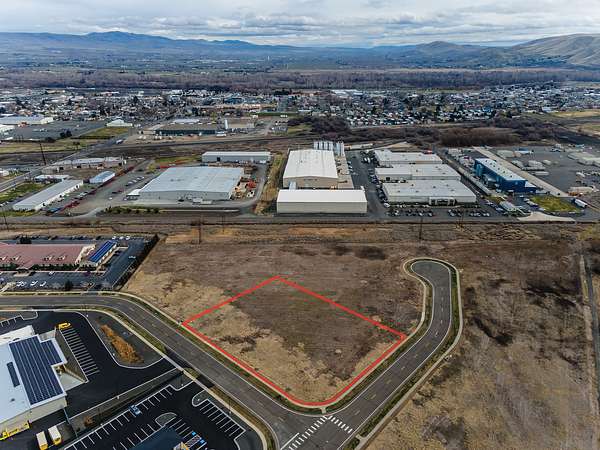 1.76 Acres of Commercial Land for Sale in Union Gap, Washington