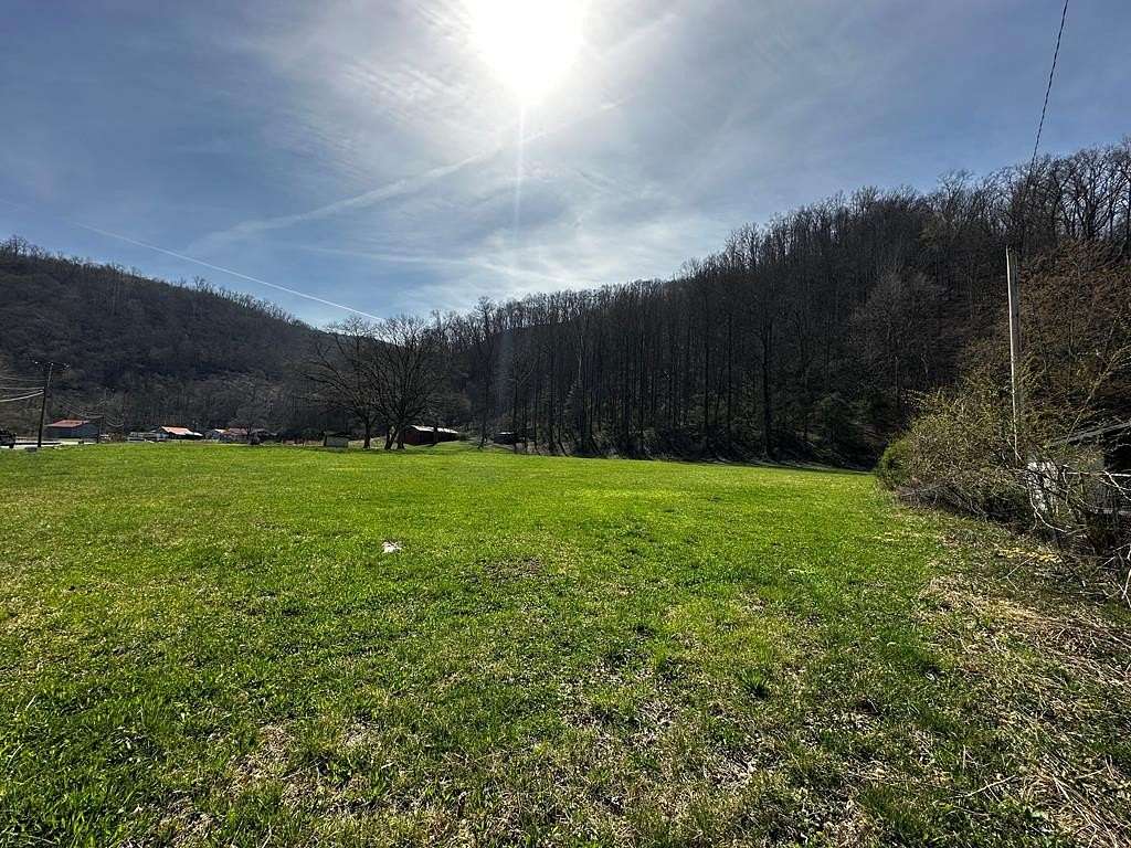 33 Acres of Land for Sale in McCarr, Kentucky