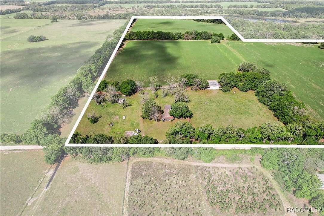 400 Acres of Agricultural Land with Home for Sale in Morriston, Florida