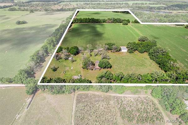 400 Acres of Agricultural Land with Home for Sale in Morriston, Florida
