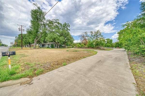 0.7 Acres of Mixed-Use Land for Sale in Madisonville, Texas