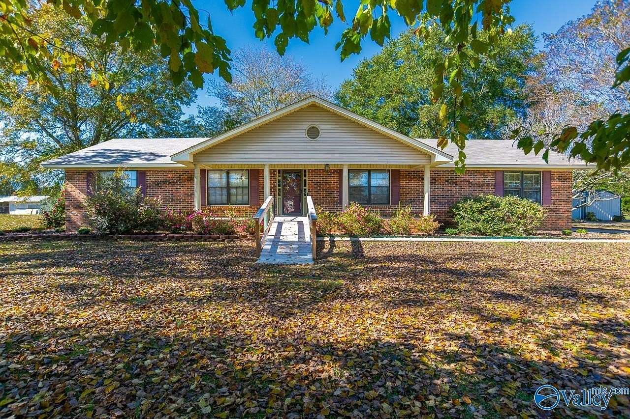 14 Acres of Land with Home for Sale in Decatur, Alabama