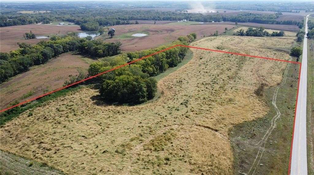 10 Acres of Recreational & Residential Land for Sale in Weston, Missouri