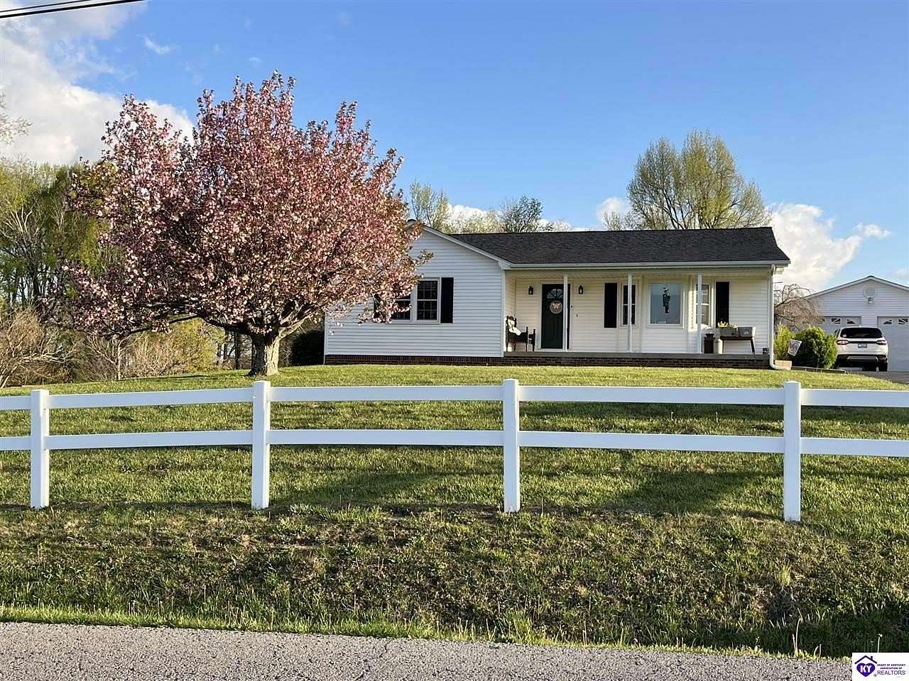 2.52 Acres of Land with Home for Sale in Elizabethtown, Kentucky