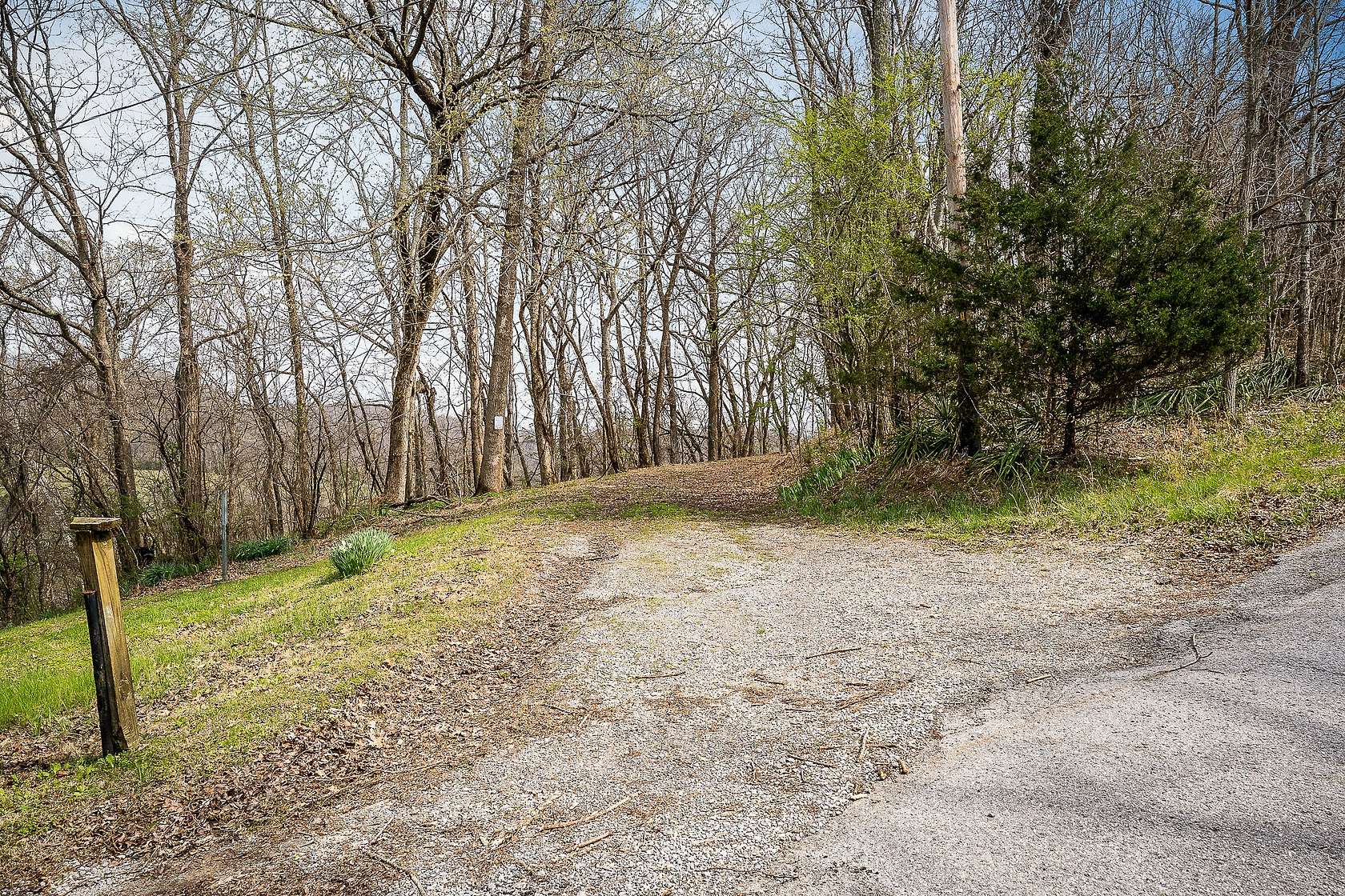 1.5 Acres of Residential Land for Auction in Gainesboro, Tennessee