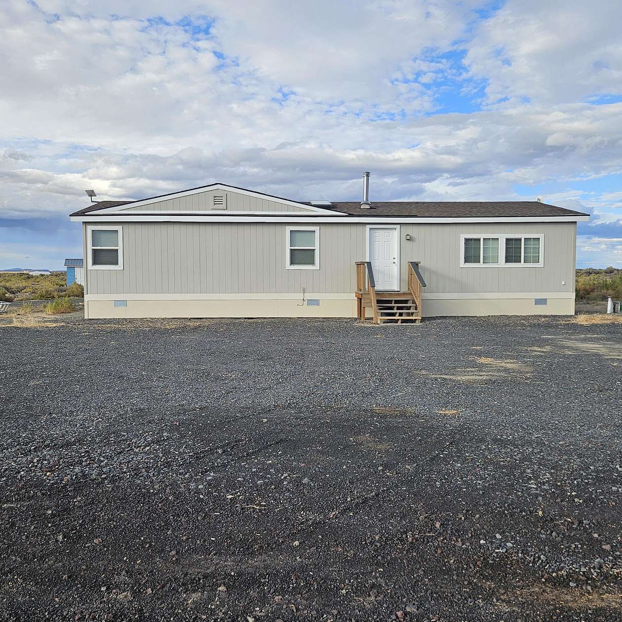 40 Acres of Land with Home for Sale in Christmas Valley, Oregon