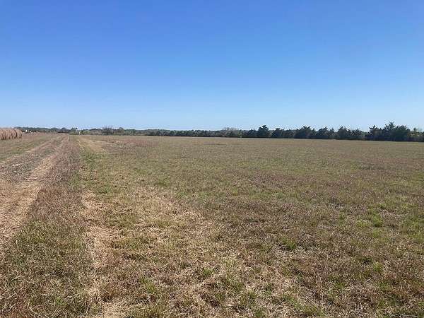17.9 Acres of Agricultural Land for Sale in Fayetteville, Texas