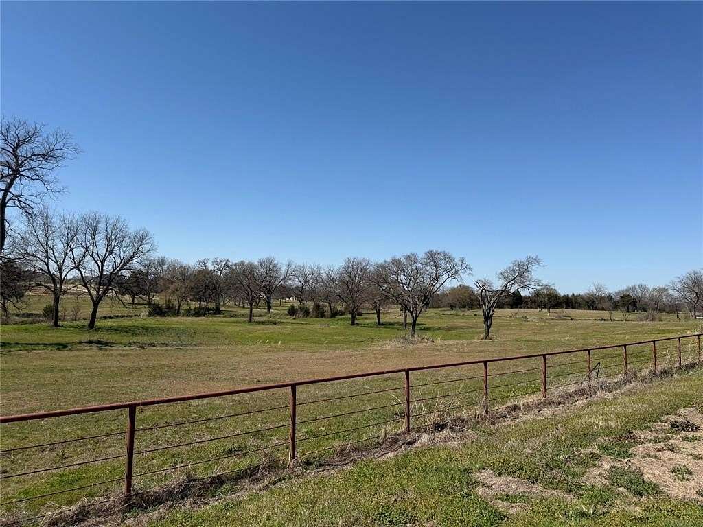 7 Acres of Residential Land for Sale in Whitesboro, Texas