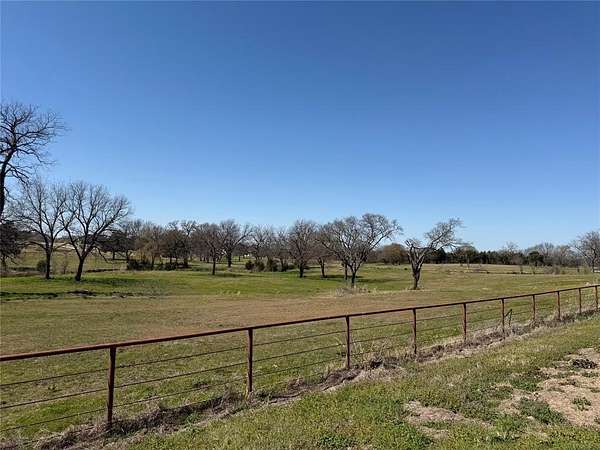 7 Acres of Residential Land for Sale in Whitesboro, Texas