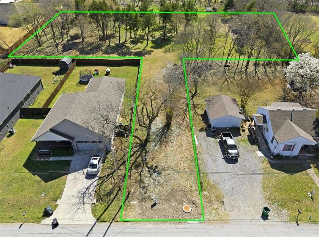 2.35 Acres of Mixed-Use Land for Sale in Trenton, Texas