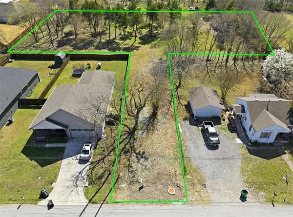 2.35 Acres of Mixed-Use Land for Sale in Trenton, Texas