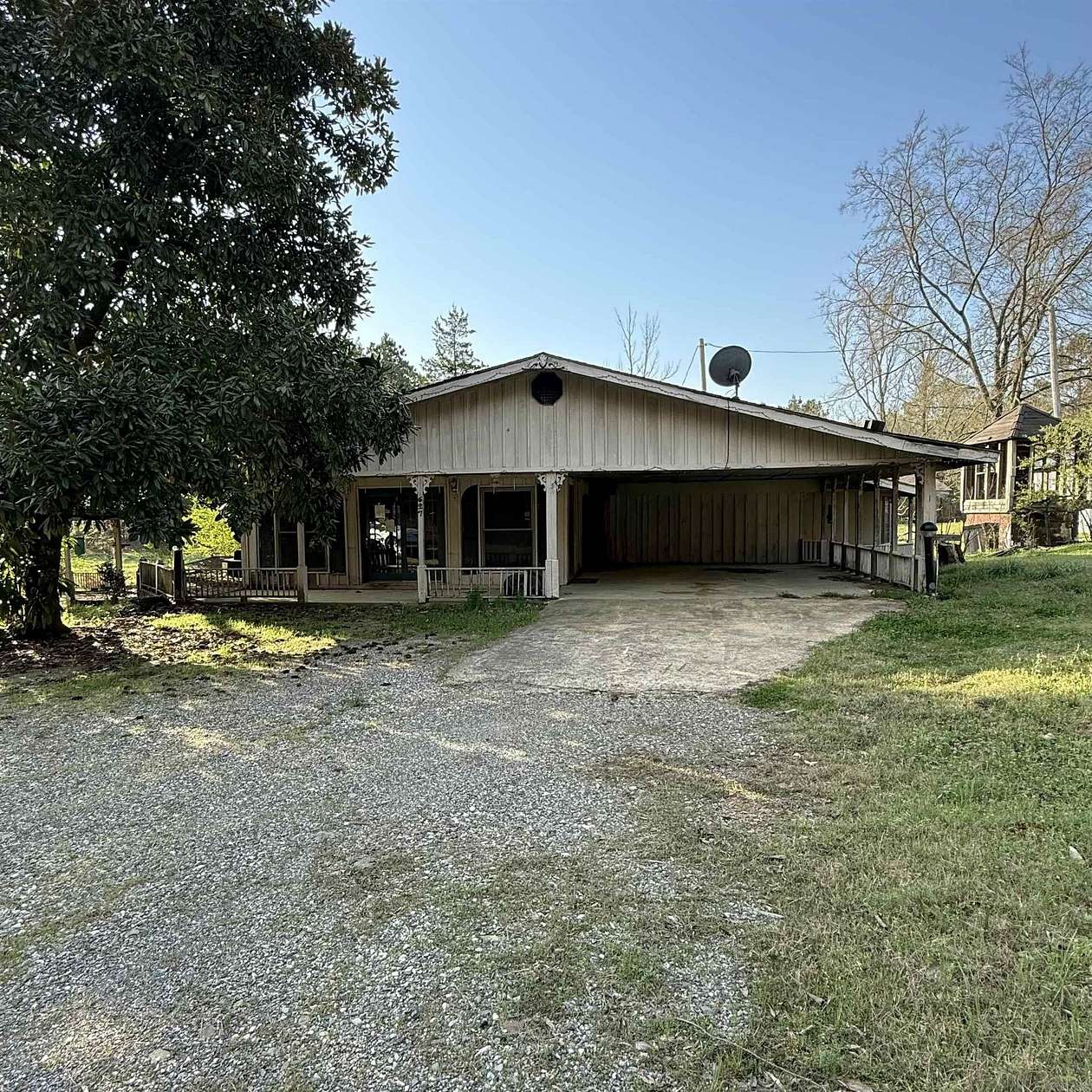 4.47 Acres of Land with Home for Sale in Bonnerdale, Arkansas