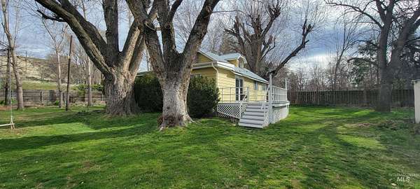 2.35 Acres of Land with Home for Sale in Pomeroy, Washington