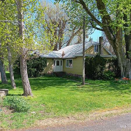 2.35 Acres of Land with Home for Sale in Pomeroy, Washington