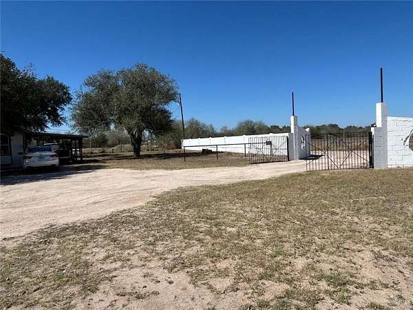 4.36 Acres of Improved Mixed-Use Land for Sale in Edinburg, Texas
