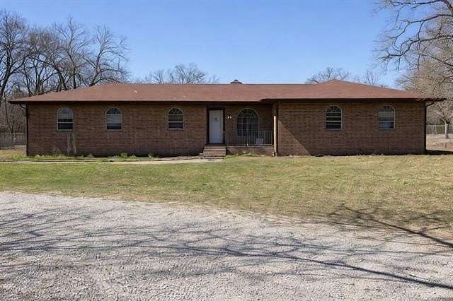 2 Acres of Land with Home for Sale in Ardmore, Oklahoma