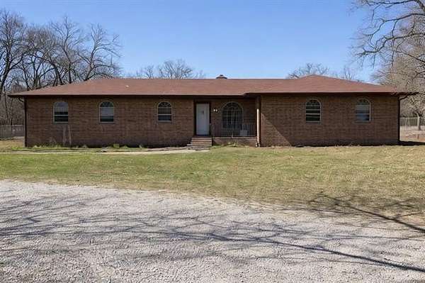 2 Acres of Land with Home for Sale in Ardmore, Oklahoma