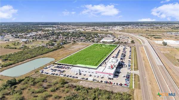 7.32 Acres of Improved Commercial Land for Sale in Victoria, Texas