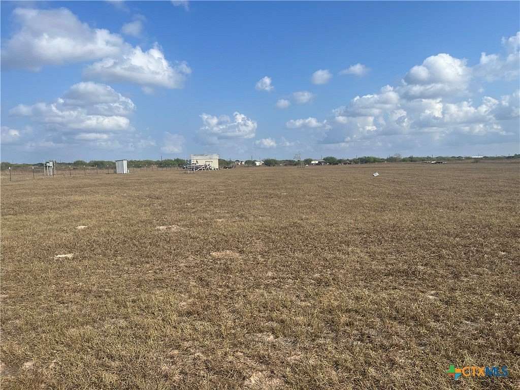 5 Acres of Residential Land for Sale in Victoria, Texas