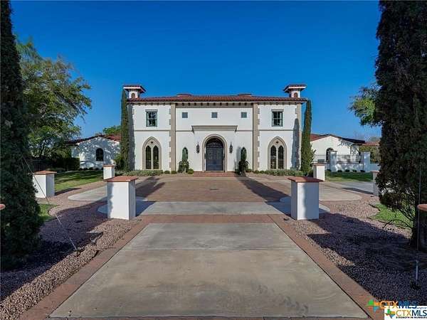 6.32 Acres of Land with Home for Sale in Victoria, Texas