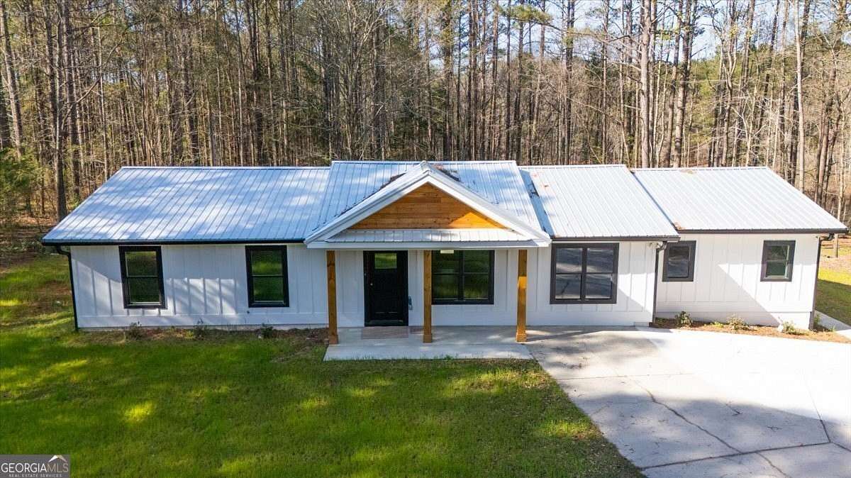 2 Acres of Land with Home for Sale in Molena, Georgia