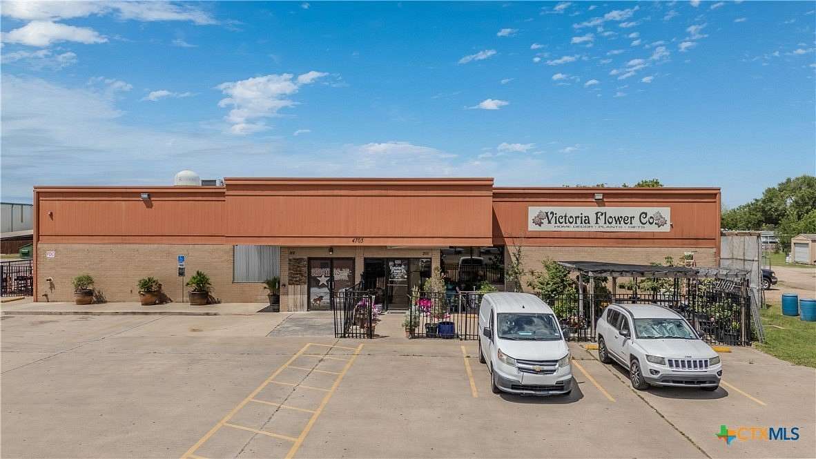 2 Acres of Improved Commercial Land for Sale in Victoria, Texas