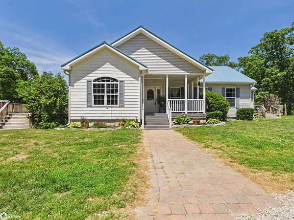 15 Acres of Land with Home for Sale in Keokuk, Iowa
