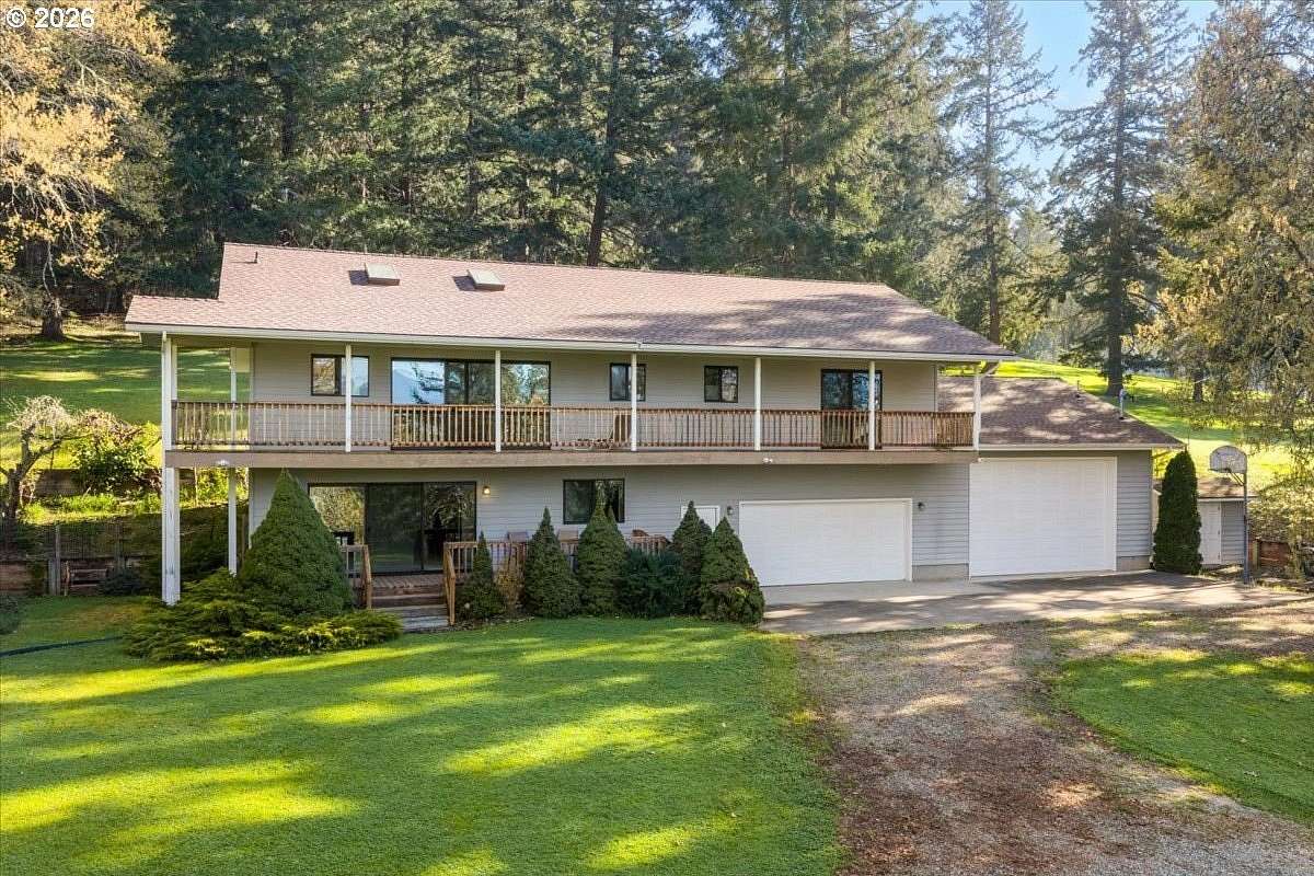 10 Acres of Land with Home for Sale in Myrtle Creek, Oregon