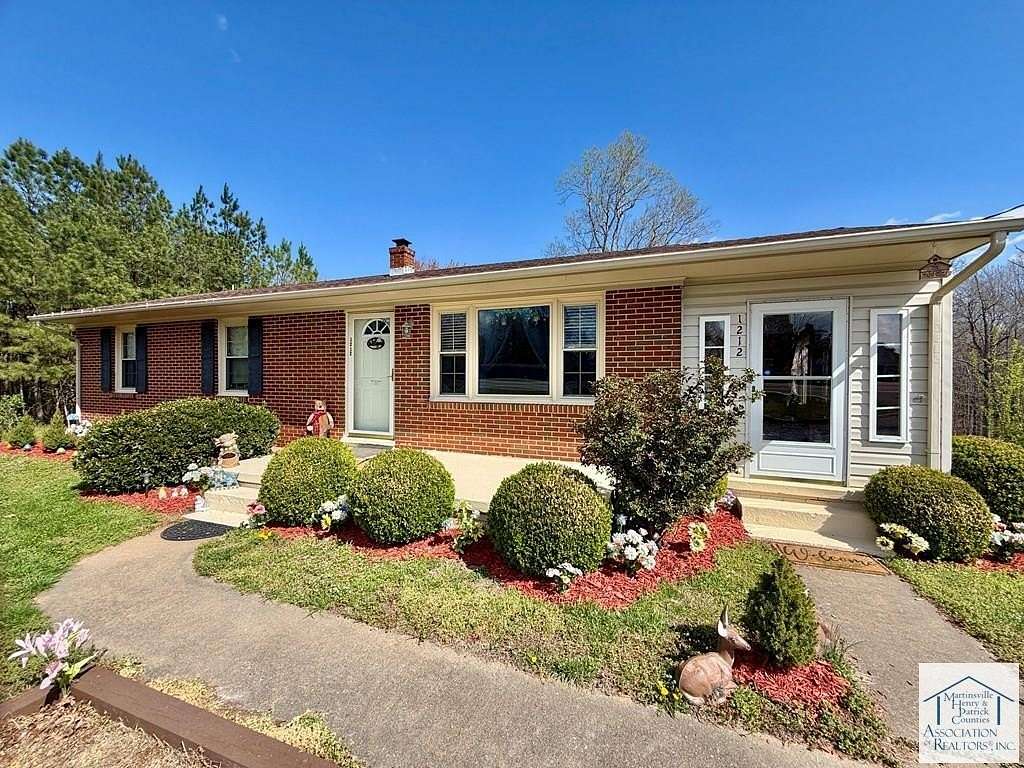 1.76 Acres of Land with Home for Sale in Nathalie, Virginia