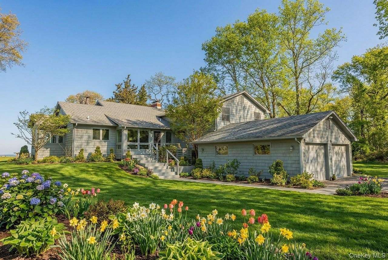 4 Acres of Land with Home for Sale in Setauket, New York