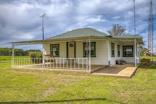 15 Acres of Land with Home for Sale in Crockett, Texas