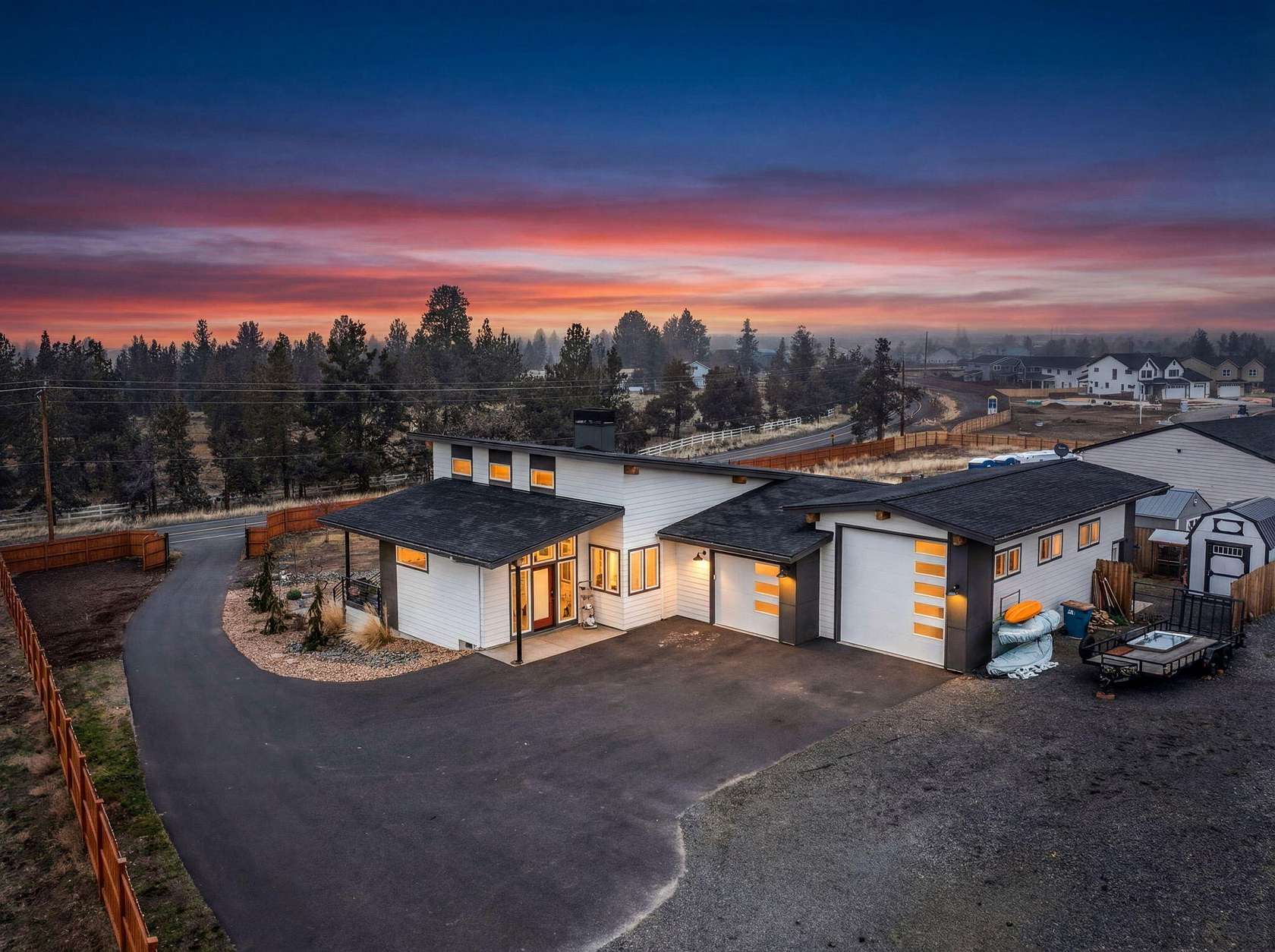 1.56 Acres of Land with Home for Sale in Redmond, Oregon