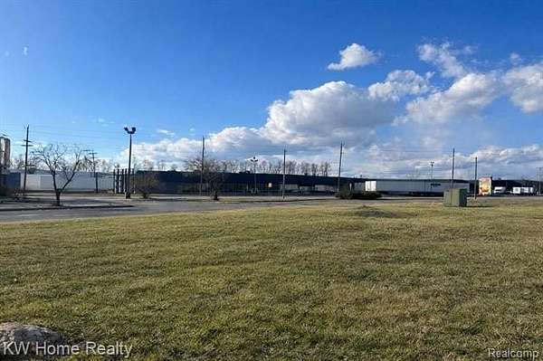 1.53 Acres of Commercial Land for Lease in Warren, Michigan